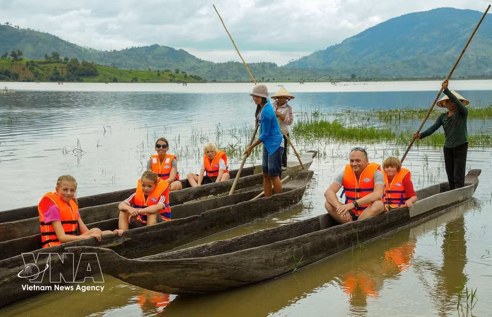 Gallery - Hồ Lắk - hồ nước ngọt tự nhiên lớn nhất và đẹp nhất Tây Nguyên - image 7