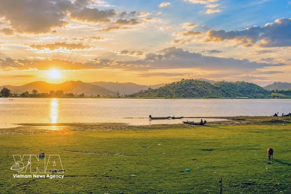 Gallery - Hồ Lắk - hồ nước ngọt tự nhiên lớn nhất và đẹp nhất Tây Nguyên - image 9