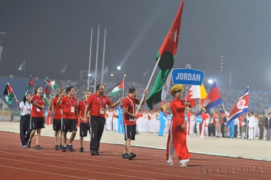 The Jordanian sports delegation attends the opening ceremony of the 3rd Asian Indoor Games – the largest continental sporting event ever held in Vietnam, on October 30, 2009. (Photo: VNA)