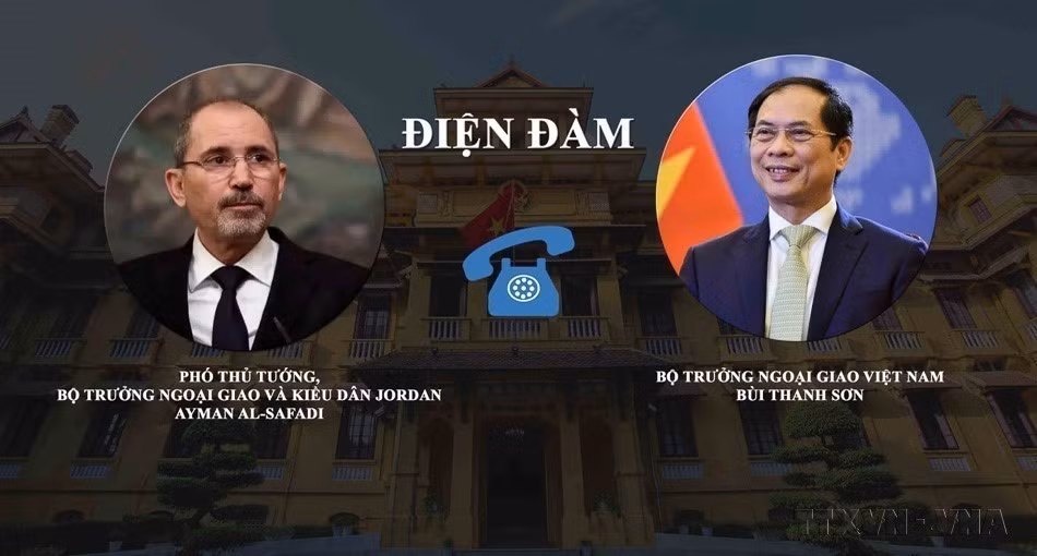 Minister of Foreign Affairs Bui Thanh Son holds phone talks with Jordanian Deputy Prime Minister, Minister of Foreign Affairs and Expatriates Ayman Al-Safadi, June 29, 2022. (Photo: Published by VNA)