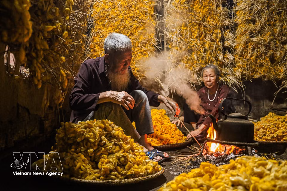 The tussah silk weaving craft in Nam Cao has contributed to local economic development. (Photo: VNA)