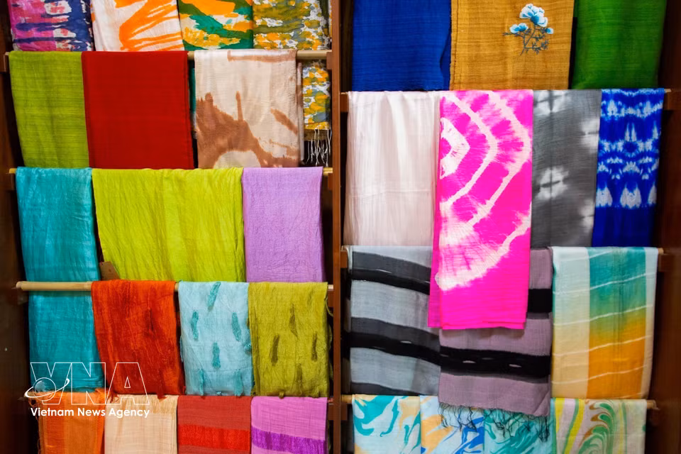 Finished tussah silk products are not only handmade goods, but also reflect the efforts of a traditional craft village striving to preserve its cultural identity in Hung Yen province. (Photo: VNA)