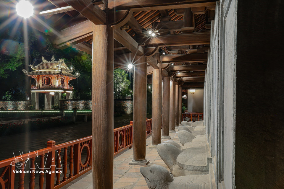 Centuries-old scholarly values preserved at the Temple of Literature are being “awakened” in a contemporary setting, where light serves as a bridge between past and present. (Photo: VNA)