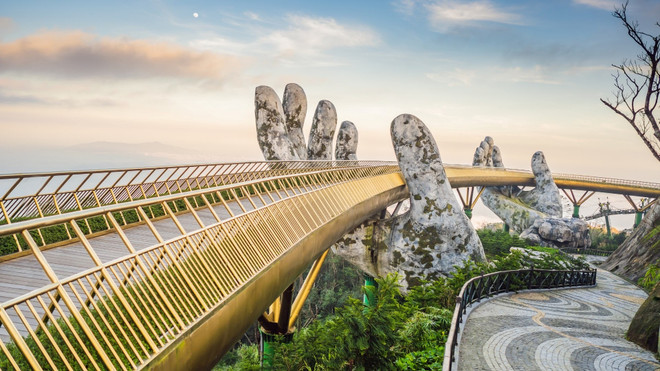 Golden Bridge in Da Nang city (Source: Vietjet) vietjet-2.jpg