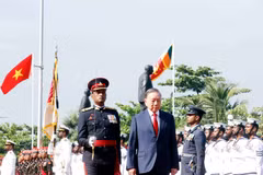General Secretary of the Communist Party of Vietnam Central Committee and State President To Lam reviews the honor guard. Photo: VNA