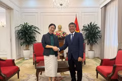 Standing Deputy Minister of Foreign Affairs Nguyen Minh Vu receives Lu Xinning, Vice Chairwoman of the People’s Government of China’s Guangxi Zhuang Autonomous Region in Hanoi on May 30. Photo: Ministry of Foreign Affairs.