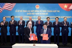 Party General Secretary To Lam witnesses the exchange of the agreement on the purchase of engines and maintenance services between VietjetAir (Vietnam) and Pratt & Whitney (US) for 137 aircraft powered by GTF engines. Photo: VNA