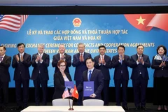 Party General Secretary To Lam witnesses the handover ceremony of the agreement on the purchase of engines and maintenance services between VietjetAir (Vietnam) and Pratt & Whitney (US) for 137 aircraft powered by GTF engines. Photo: VNA