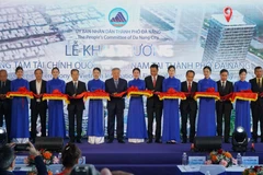Delegates cut the ribbon to inaugurate the IFC Da Nang. Photo: VNA
