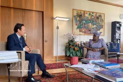 Ambassador and Head of the Vietnamese Mission to the World Trade Organisation (WTO) Mai Phan Dung meets with WTO Director-General Ngozi Okonjo-Iweala on April 10, 2026. Photo: VNA