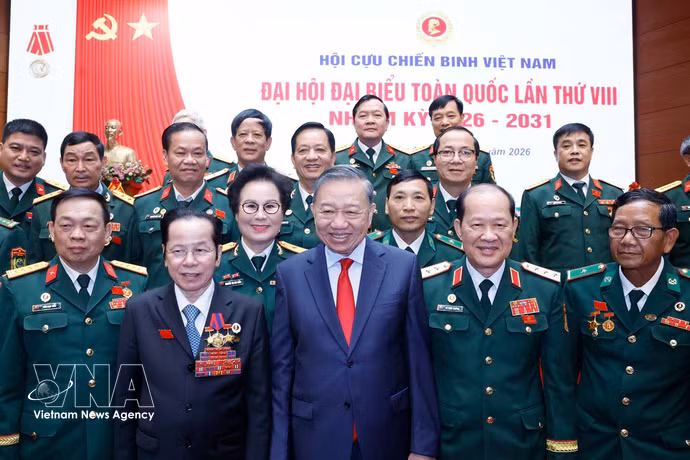 Party General Secretary and State President To Lam (front, centre) and delegates at the opening session of the 8th National Congress of the Vietnam War Veterans’ Association in Hanoi on June 17. (Photo: VNA)