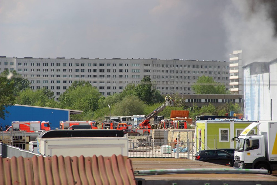 About 200 rescue and fire-fighting workers along with specialised vehicles and helicopters were mobilised to deal with the fire (Photo: VNA)