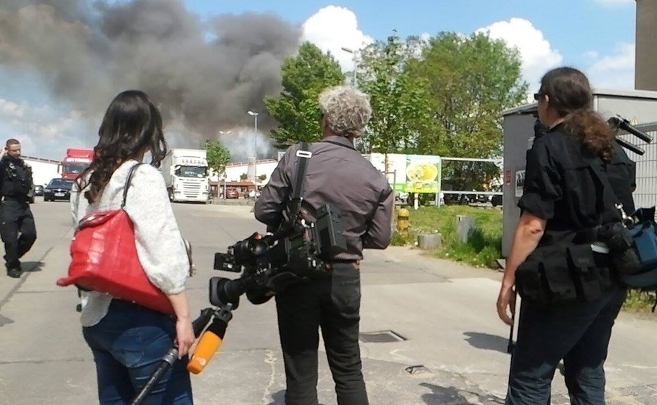 Flammable goods inside the hard-to-enter-designed warehouse and strong winds fanned the fire (Photo: VNA)