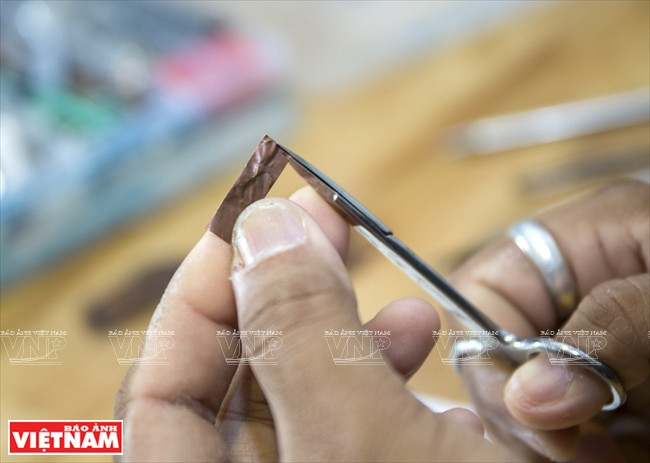 The maker is careful about every small detail (Photo: VNA)