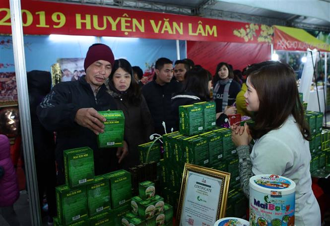 Various items are sold at Ky Hoi Spring Fair and Festival 2019 (Photo: VNA)