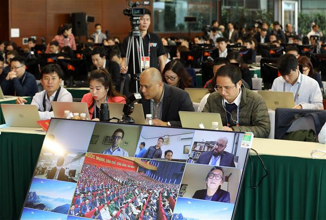Reporters of local news agencies work at the press centre of the 13th National Party Congress (Photo: VNA)