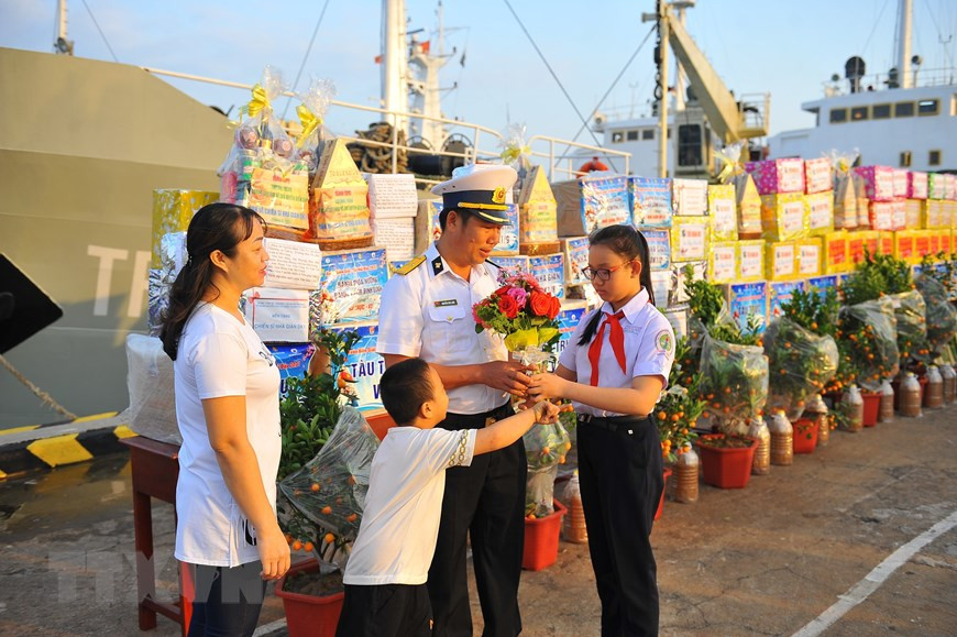 A naval official bids farewell to his family before setting out for duty. (Photo: VNA)