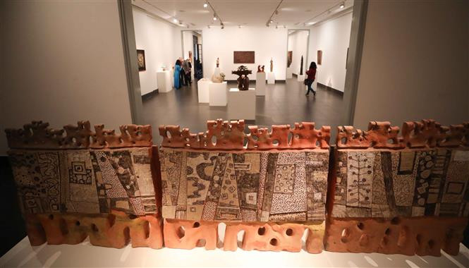 Works are on display at the exhibition that aims to inspire and nurture people’s trust and pride in the Party and President Ho Chi Minh as well as spark their hopes for a bright future for the country. (Photo: VNA)