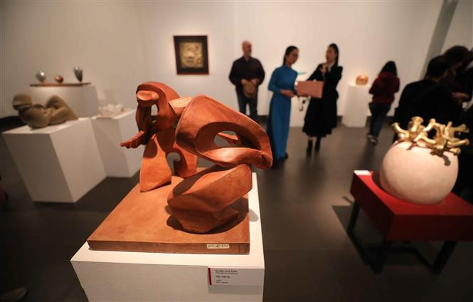 Works on display at the exhibition. (Photo: VNA). 