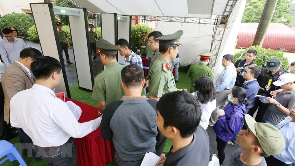 Many policemen were mobilised to ensure security for the trial (Photo: VNA)