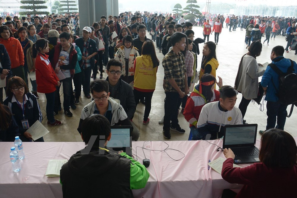 Youth line up from early morning for registration. (Photo: VNA) 