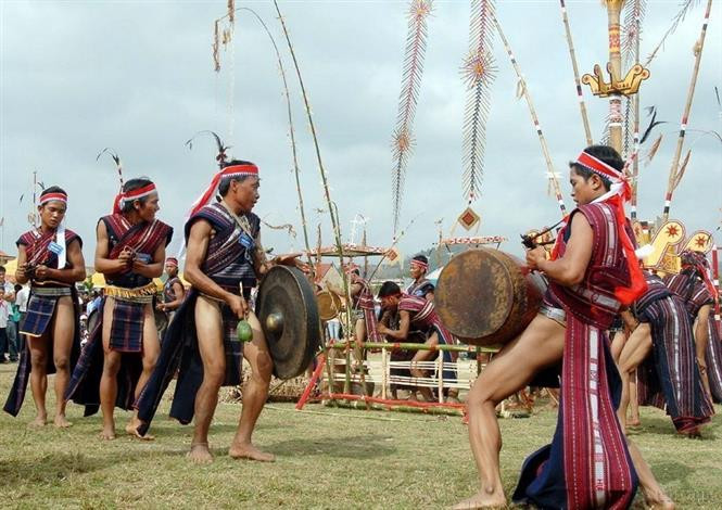 In the Highlands region, playing the gongs electrifies the people participating in dances and other forms of entertainment. Gongs have been an integral part of the spiritual life of many ethnic groups in Vietnam. (Photo: VNA)