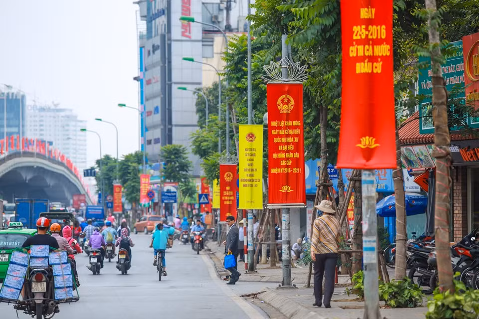 Red and yellow banners on the general election are hung along a street (Photo: VNA)
