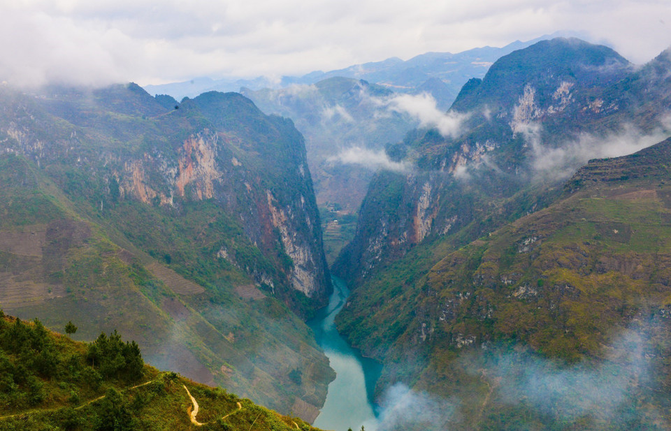 Nho Que river passes through Tu San canyon and then along Ma Pi Leng pass. (Photo: VNA)