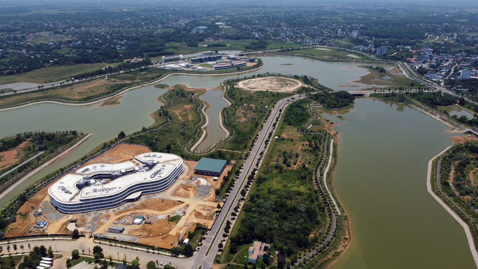 Infrastructure at the national high-tech park has been basically completed, attracting many investors with strong technological capabilities. (Photo: VNA)