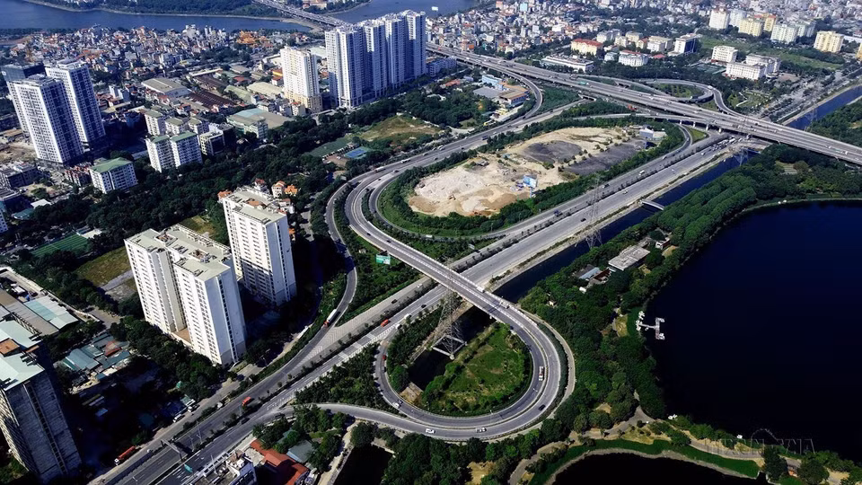 The Phap Van - Ring Road No. 3 intersection is a new road connecting Phap Van - Cau Gie Road with Hanoi’s Ring Road No. 3. (Photo: VNA)