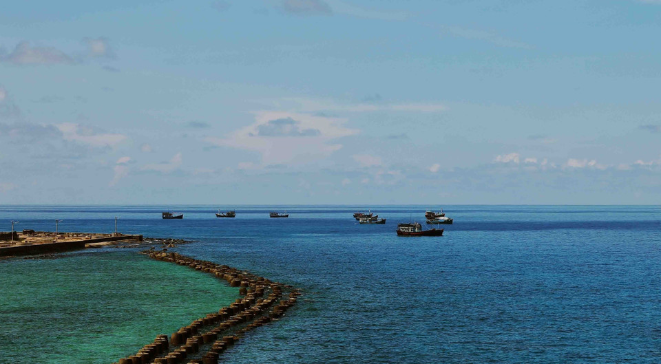 Locks and fishing logistics service centres have been built on Truong Sa island, providing fuel, food, and other necessities for fishermen. (Photo: VNA)
