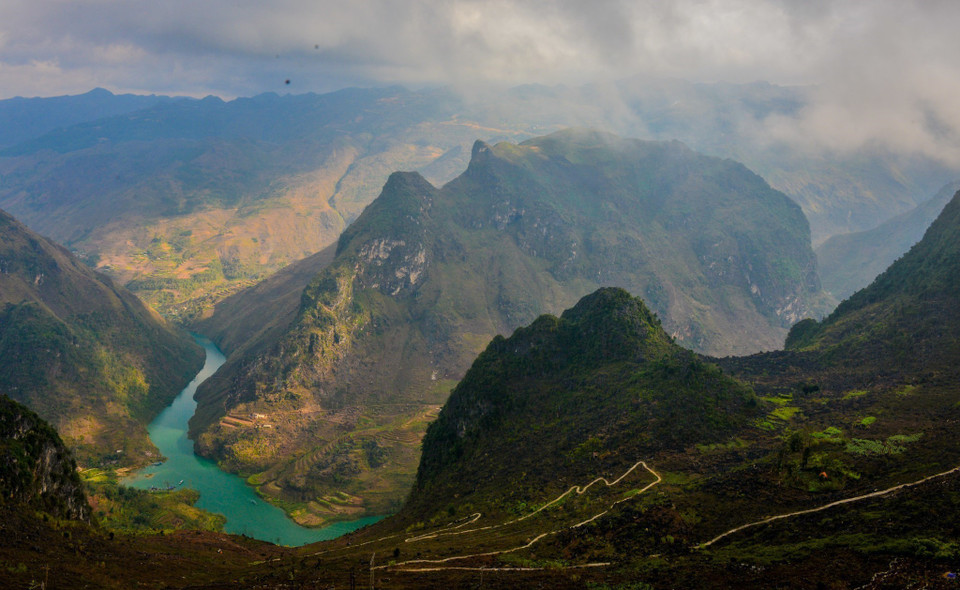 Nho Que river winding like a green thread shimmering from heaven. (Photo: VNA)