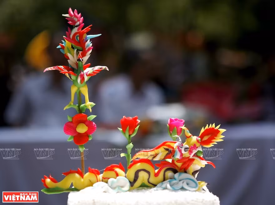 In the past, To He were usually familiar animals, fruits and national heroes. Now the figurines are created in a greater variety of imaginative forms (Photo: VNA)