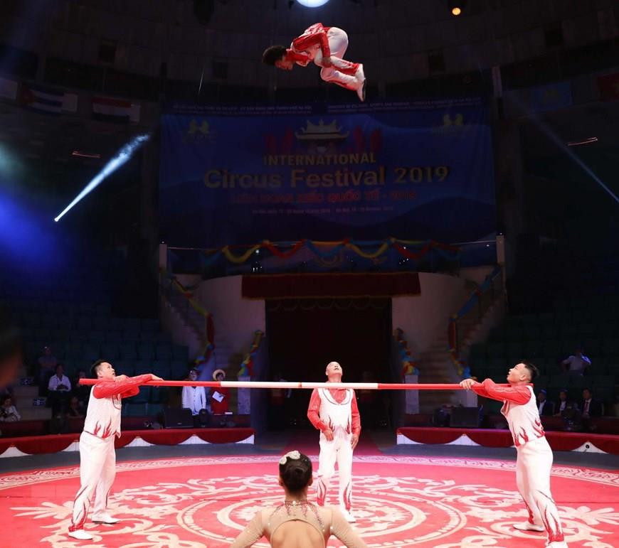 The performance marks the start of the festival (Photo: VNA)