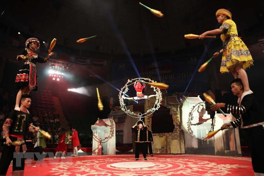 Circus artists perform at the festival (Photo: VNA)