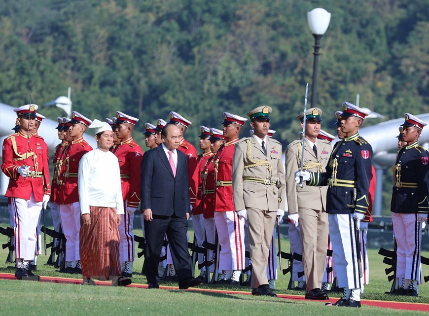 Prime Minister Nguyen Xuan Phuc and Myanmar President U Win Myint at the welcome ceremony (Photo: VNA)