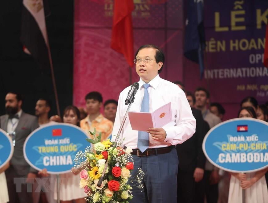 Deputy Minister of Culture, Sports and Tourism Ta Quang Dong delivers a speech at the opening ceremony (Photo: VNA) 