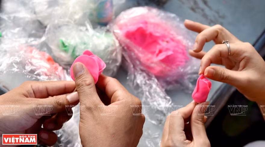 To He (toy figurine) is a traditional toy for children. It is made of sticky rice powder, sugar and food colouring (Photo: VNA)