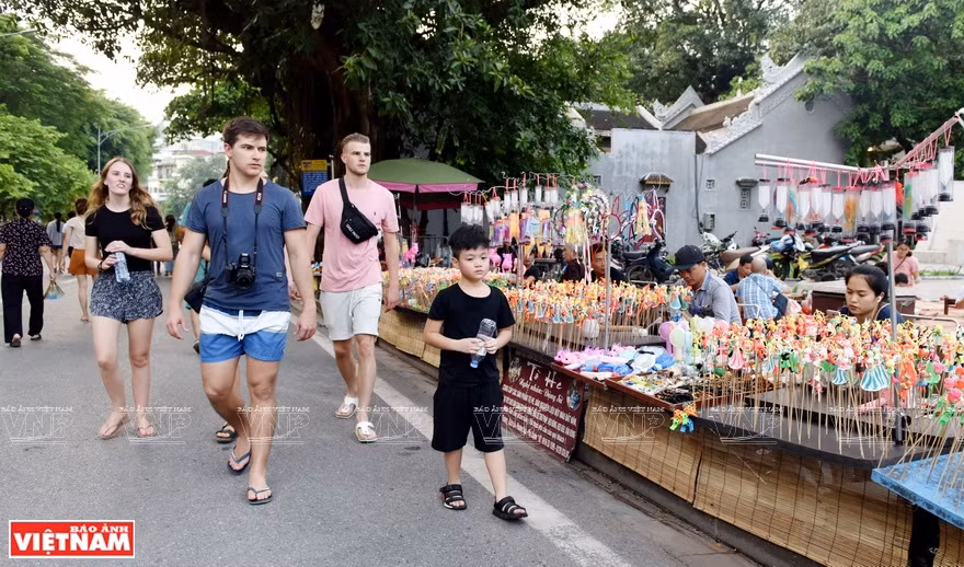 Toy figurines are sold on the Ho Guom pedestrian street during weekend (Photo: VNA)