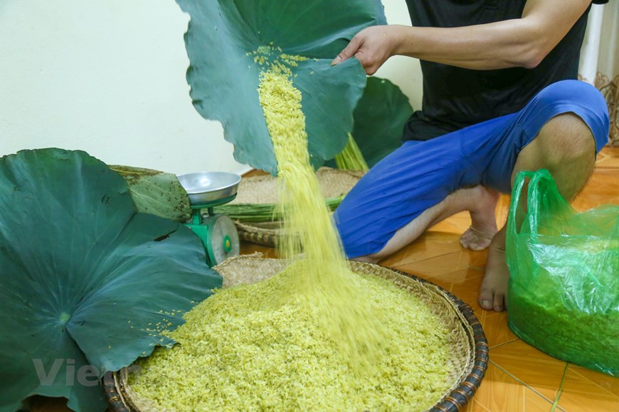 From a few households making young green rice, now there are more than ten families making Com to serve domestic and foreign customers (Photo: The Dai / Vietnam +)