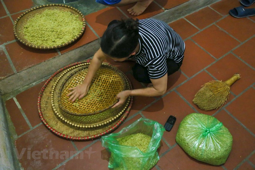 The hardest thing is to choose the quality of the rice to make good quality young green rice (Photo: The Dai / Vietnam +)