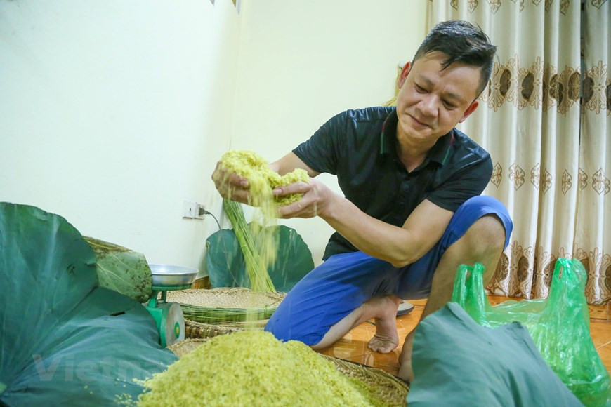 From a few households making young green rice, now there are more than ten families making Com to serve domestic and foreign customers (Photo: The Dai / Vietnam +)