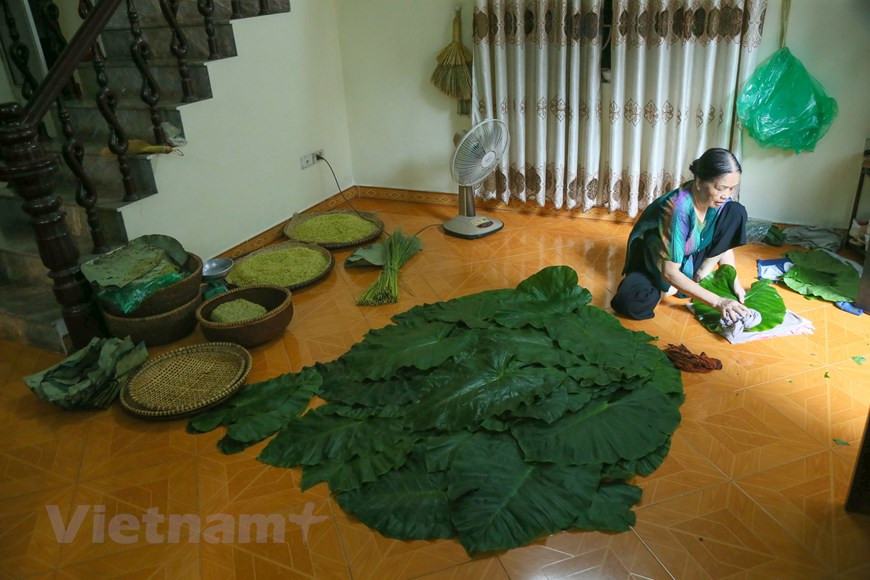 These days, the alleys on Xuan Thuy Street and Tran Thai Tong Street (Cau Giay district, Hanoi) leading to Vong village become more and more bustling (Photo: The Dai / Vietnam +)