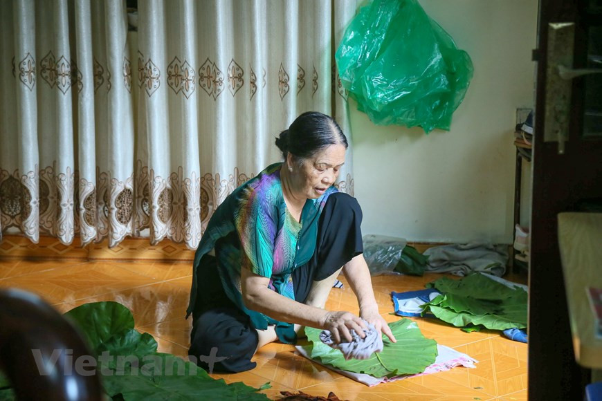 Vong village now has no land for sticky rice cultivation. To keep the traditional profession alive, the villagers turn to suburban districts of Hanoi or the northern provinces of Bac Ninh, Bac Giang and Ha Nam to order fresh rice (Photo: The Dai / Vietnam +)