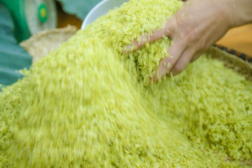 From a few households making young green rice, now there are more than ten families making Com to serve domestic and foreign customers (Photo: The Dai / Vietnam +)