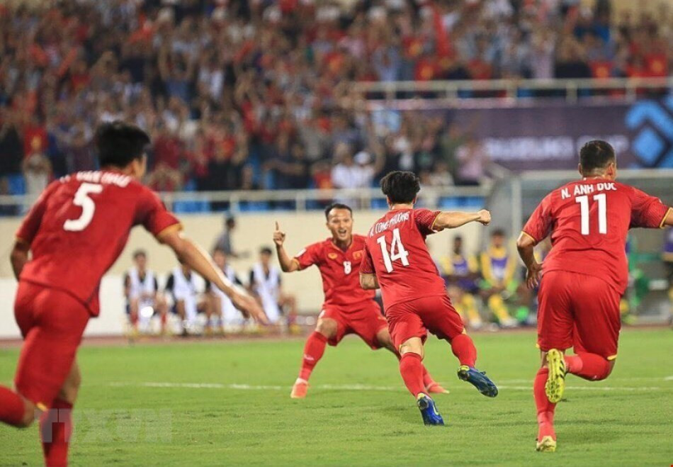 Striker Nguyen Cong Phuong (Number 14) scores the first goal for Vietnam at the 11th minute (Photo: VNA)