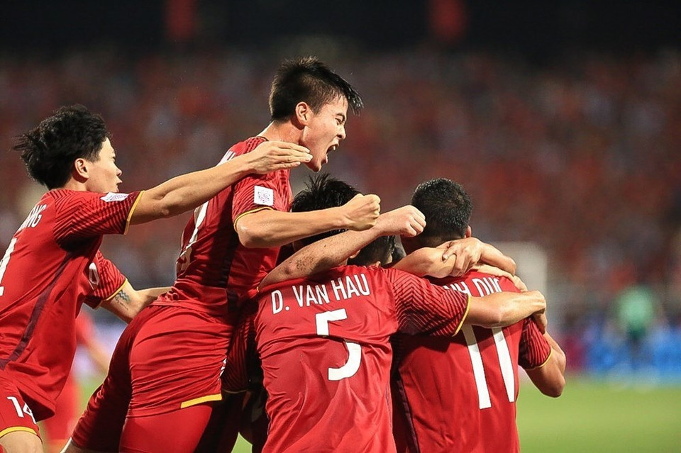 Vietnamese players celebrate their win over Malaysia (Photo: VNA)