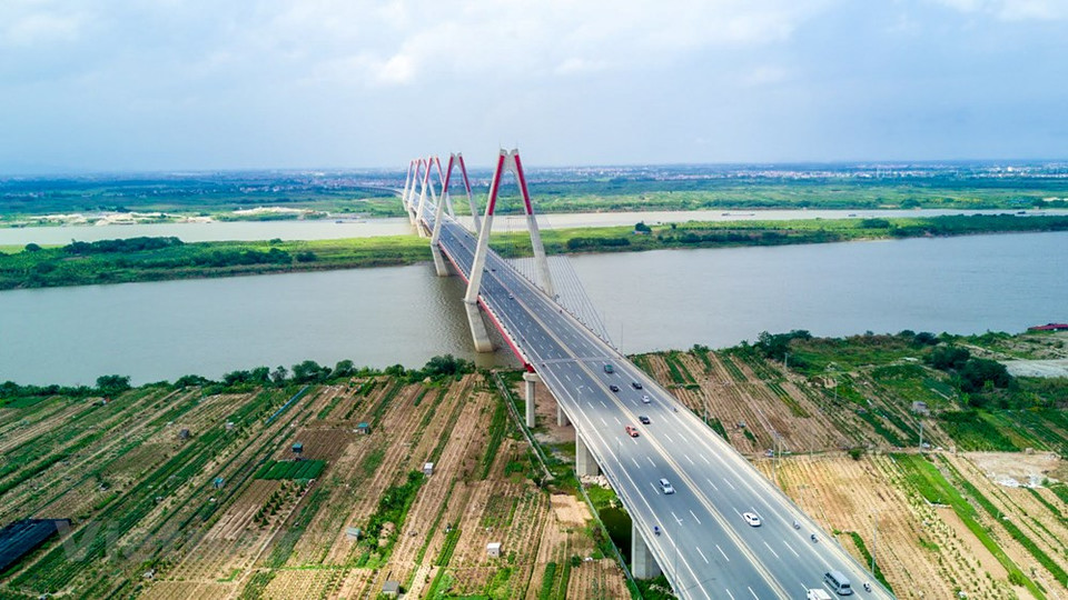 Nhat Tan bridge is a cable-stayed bridge crossing the Red River in Hanoi, inaugurated on January 4, 2015 (Photo: Vietnam+)