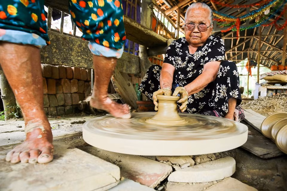 Over the past five centuries, locals in the ancient pottery village of Thanh Ha have kept their traditional method of making pottery - hand made and wheel thrown (Photo: Vietnam+)