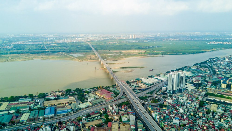 Vinh Tuy Bridge, one of seven bridges in Hanoi crossing the Red River, was inaugurated in 2010 (Photo: Vietnam+)
